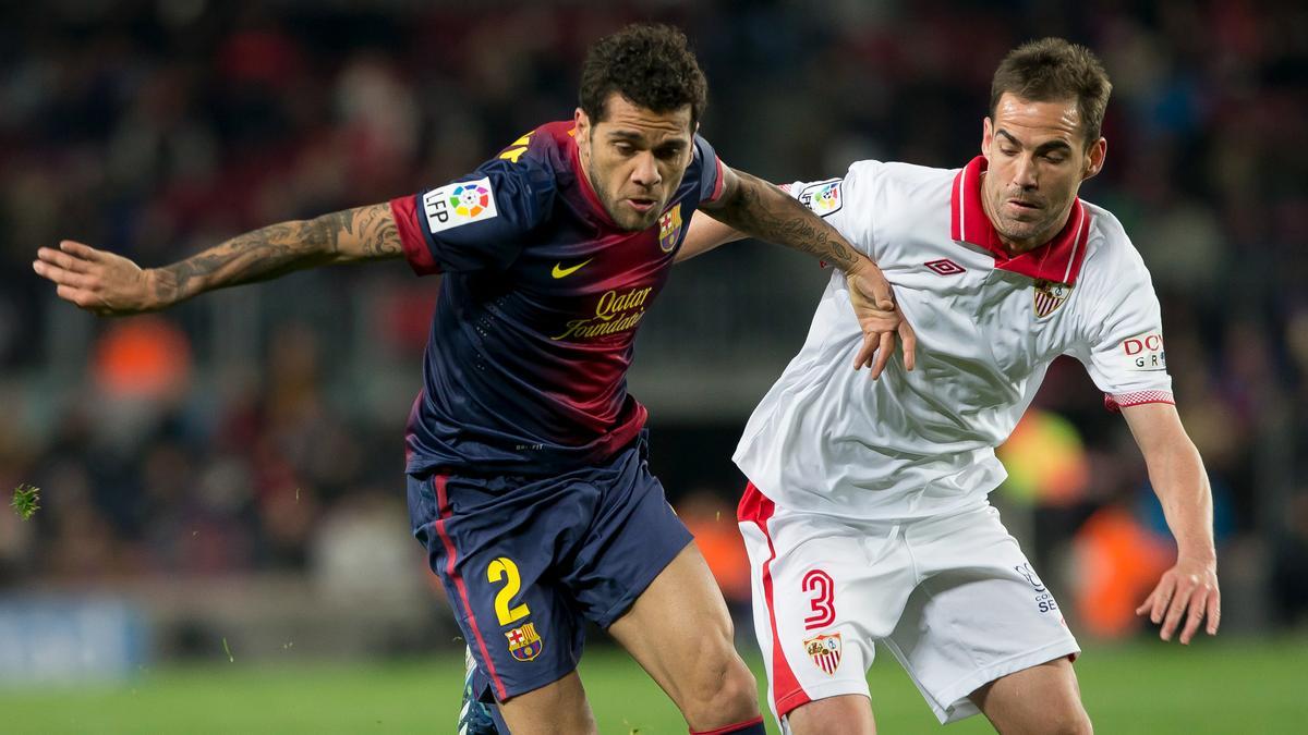 Dani Alves, durante un partido contra el Sevilla