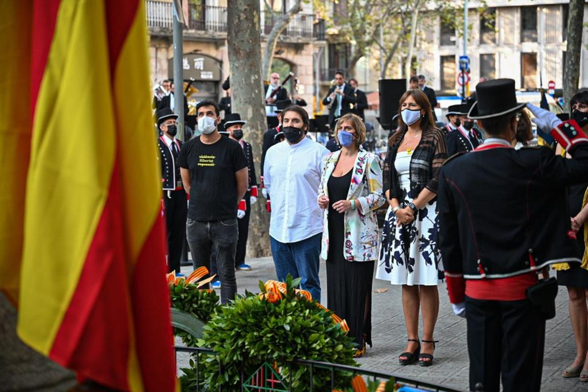 Laura Borràs y la Mesa del Parlament, en el homenaje floral a Rafael Casanova.