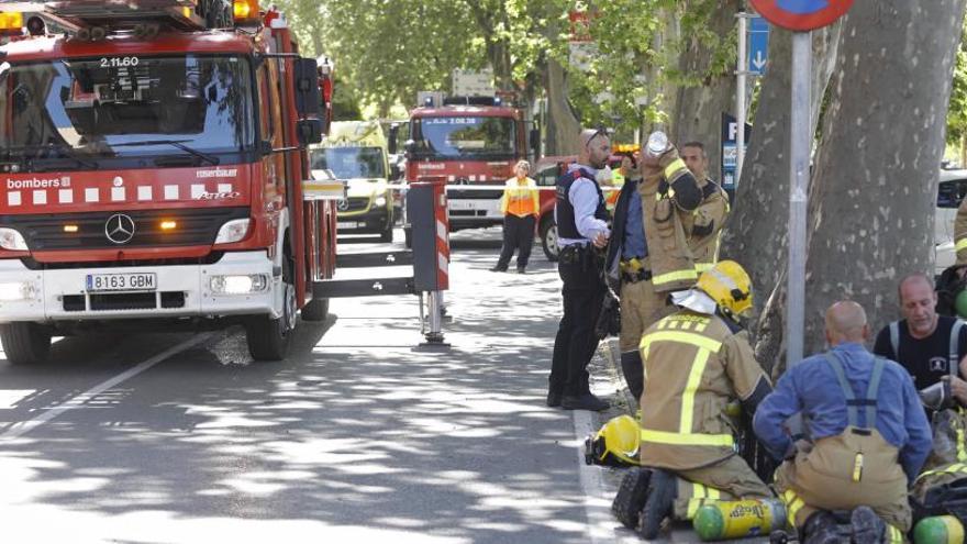 Bombers al centre de Girona, en una imatge d&#039;arxiu