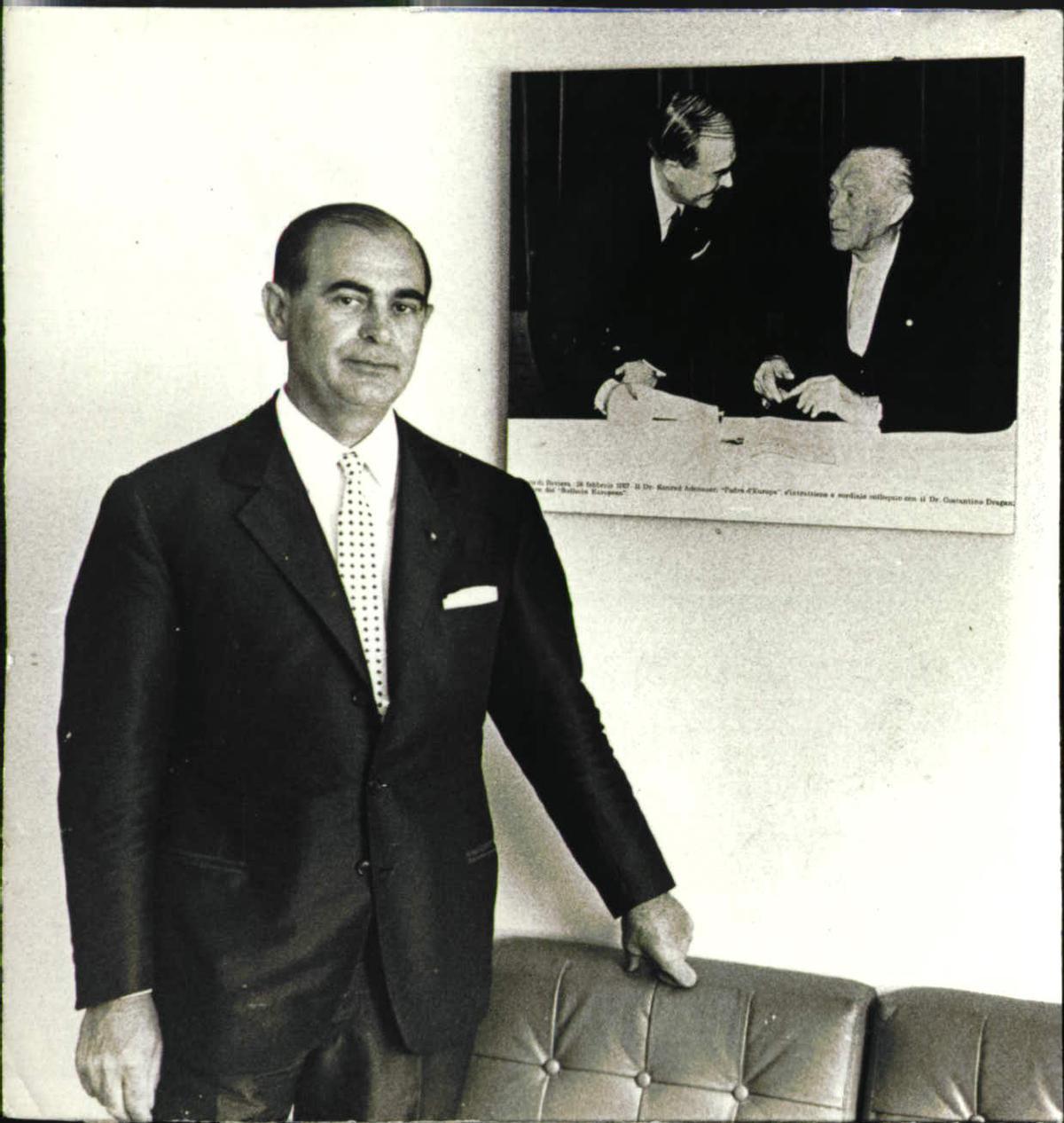 Constantin Draga, durante un acto de su fundación en la década de 1960.