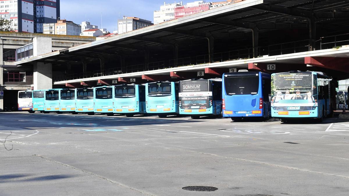 Piquetes en la estación de autobuses de A Coruña en el primer día de huelga de transporte