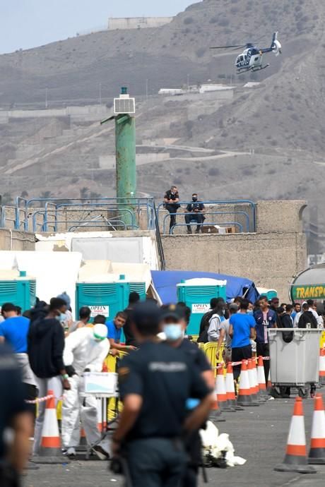 11-09-20  GRAN CANARIA. MUELLE DE ARGUINEGUIN. MOGAN. Reportaje en Arguineguín de la situación de los migrantes Fotos: Juan Castro.  | 11/09/2020 | Fotógrafo: Juan Carlos Castro