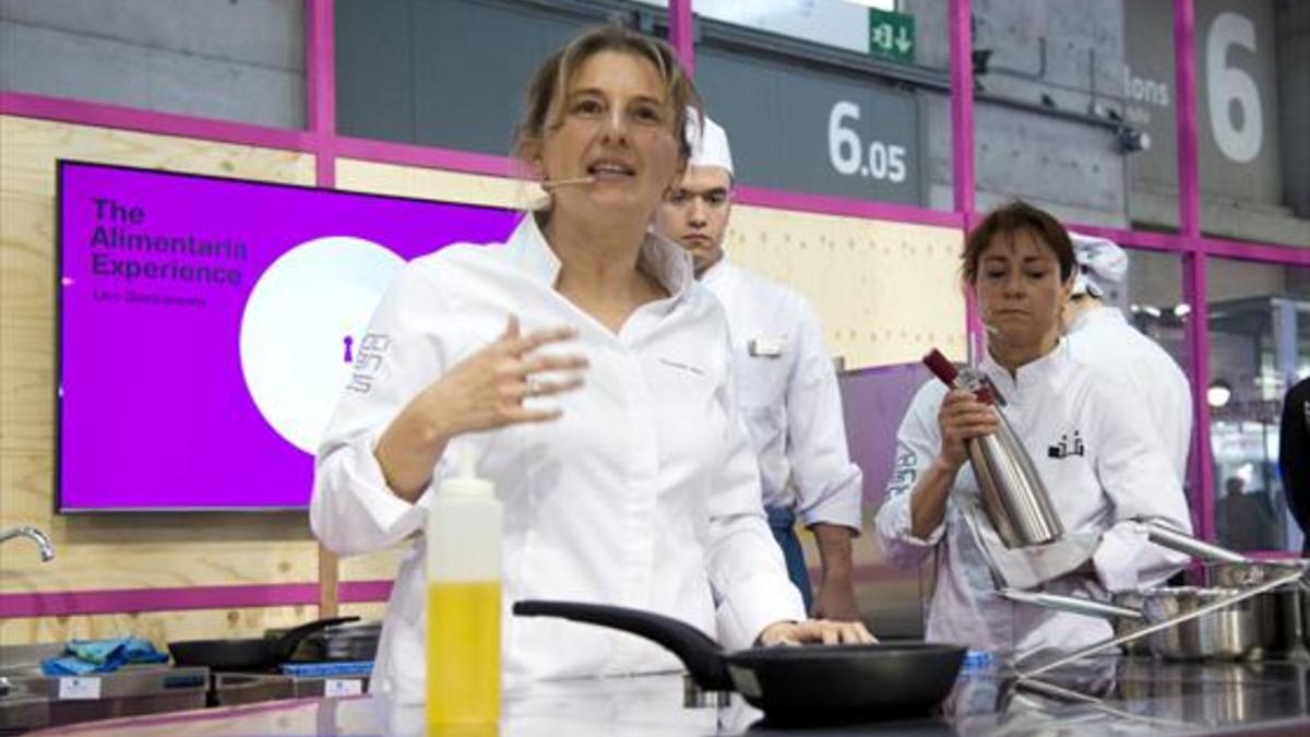 Yolanda León, chef de Cocinandos, en su demostración en The Alimentaria Experience.