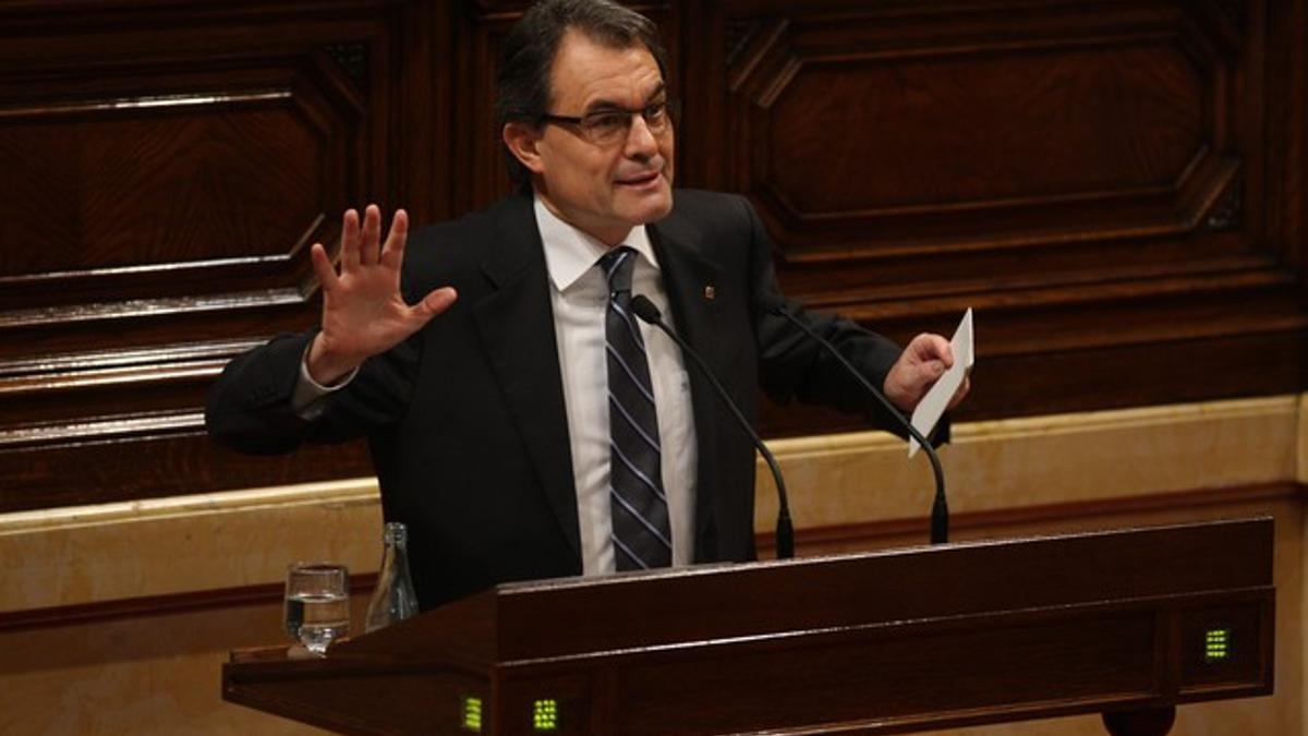 Artur Mas, durante el debate en el pleno de investidura en el Parlament de este viernes.