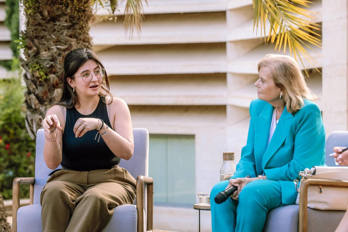 Las imágenes de la conversación especial entre las escritoras Joana Marcús y Carme Riera Las imágenes de la conversación especial entre las escritoras Joana Marcús y Carme Riera