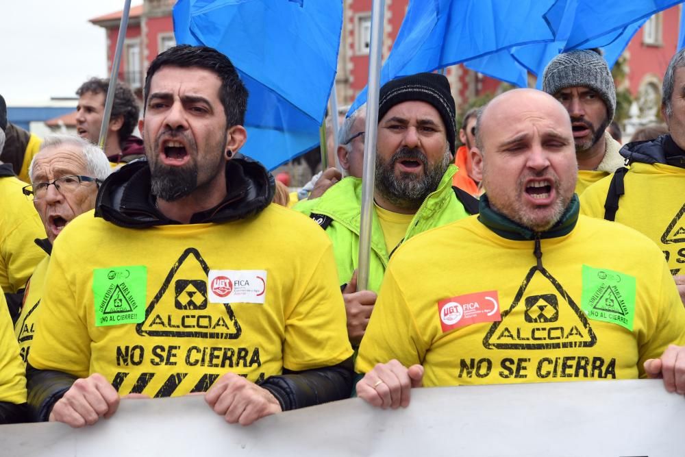 Manifestación en defensa del empleo en Alcoa