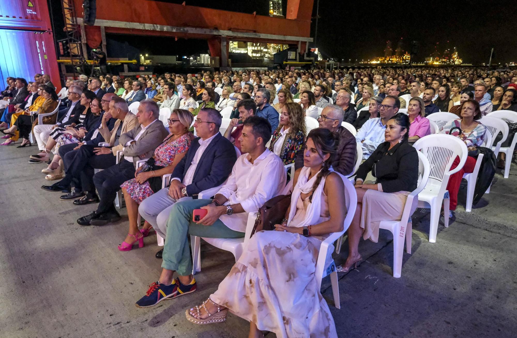 Concierto de la Orquesta Filarmónica de Gran Canaria entre contenedores en La Luz