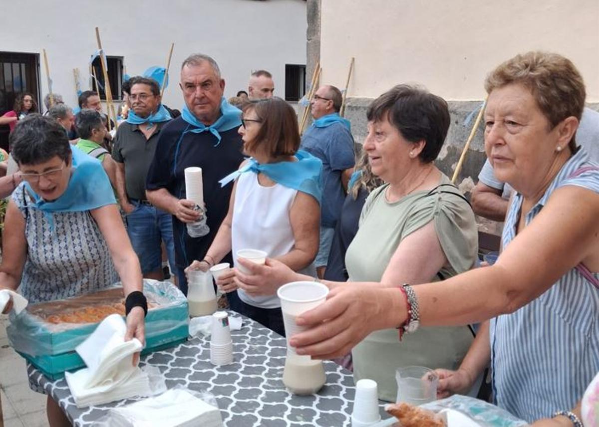 Varios momentos de la romería a Benicalaf 2026