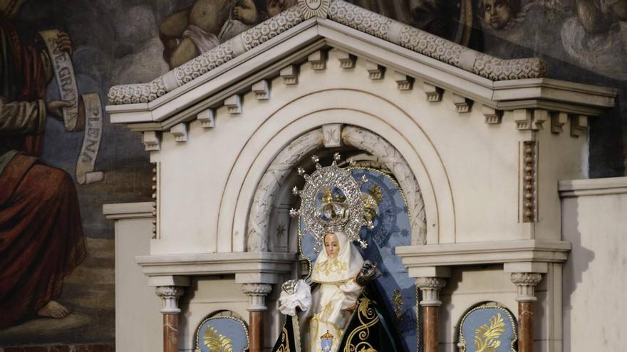 El nuevo manto de la Santina de la Basílica de Gijón, en imágenes