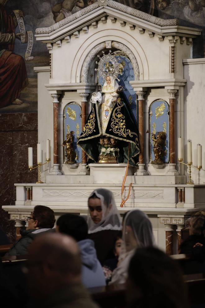 El nuevo manto de la Santina de la Basílica de Gijón, en imágenes