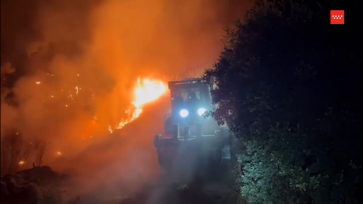 Espectaculares imágenes del incendio forestal de Villa del Prado