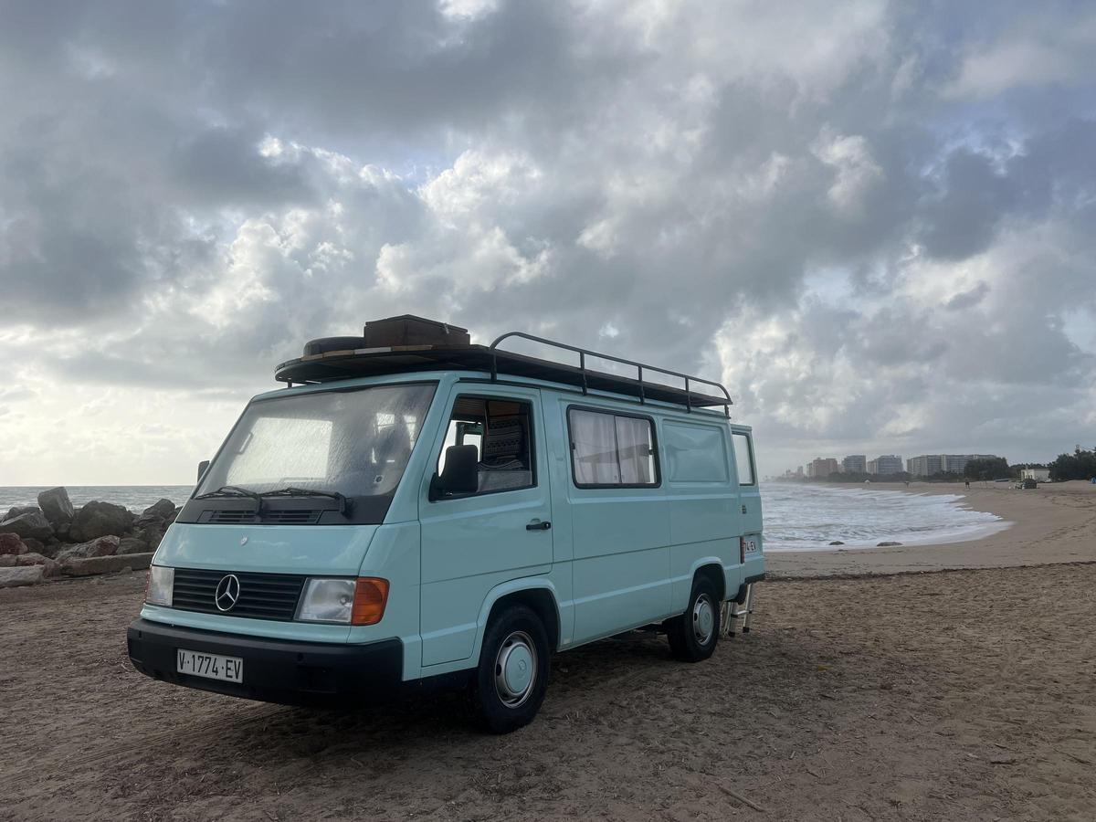 La furgoneta que servirá de apoyo en el proyecto "Mil Playas".