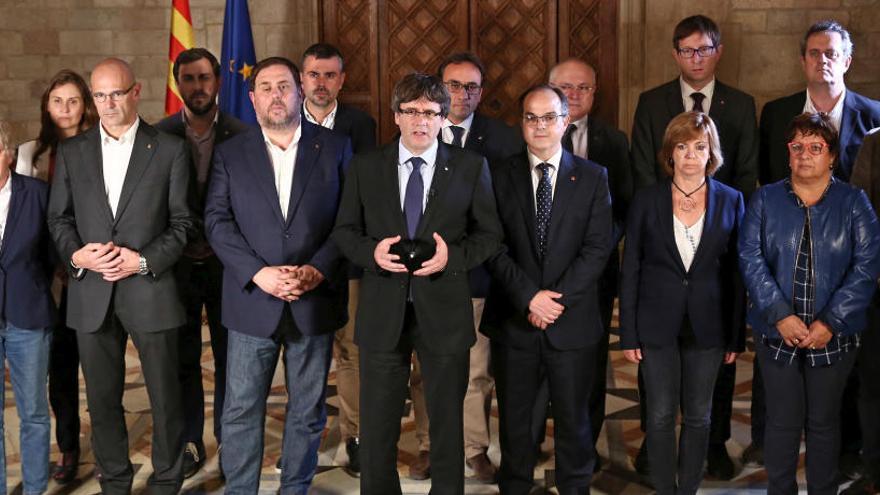 El President de la Generalitat, acompanyat dels membres del Govern.