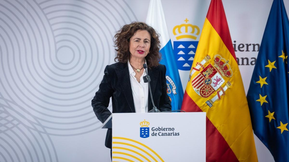 La consejera de Hacienda y Relaciones con la Unión Europea del Gobierno de Canarias, Matilde Asián.