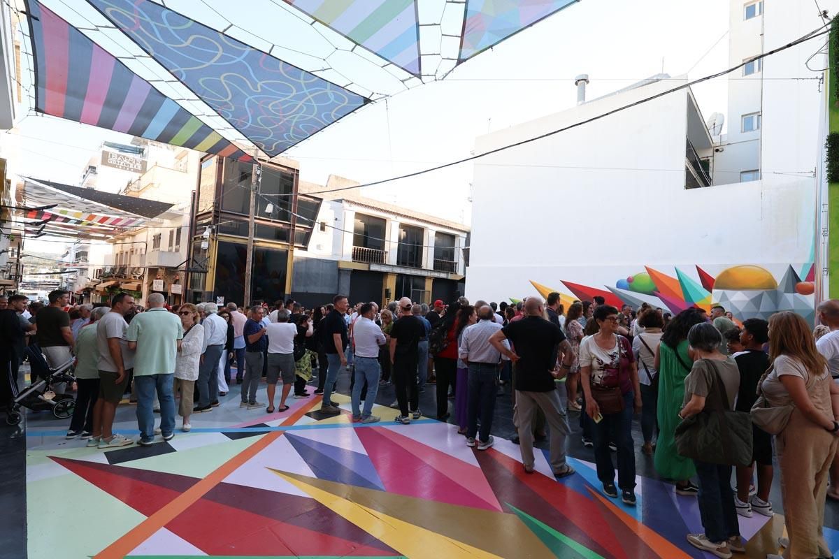Galería: Todas las imágenes de la inauguración del mural de Okuda en Sant Antoni