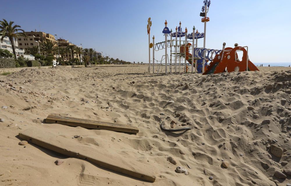 Aumentan las críticas por el estado de la playa del Port de Sagunt