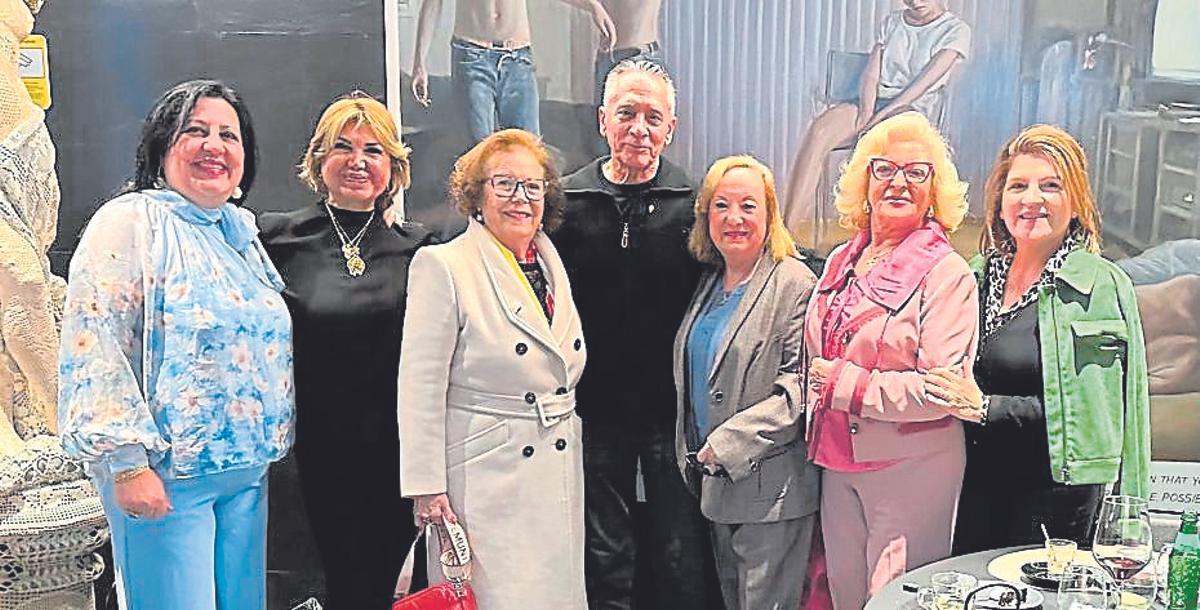Soledad Hidalgo, Sedi Behvarrad, Lola Márquez, Pascual de Cabo, Nati Conde, Conchi Cozar y Maria Antonia Cañellas