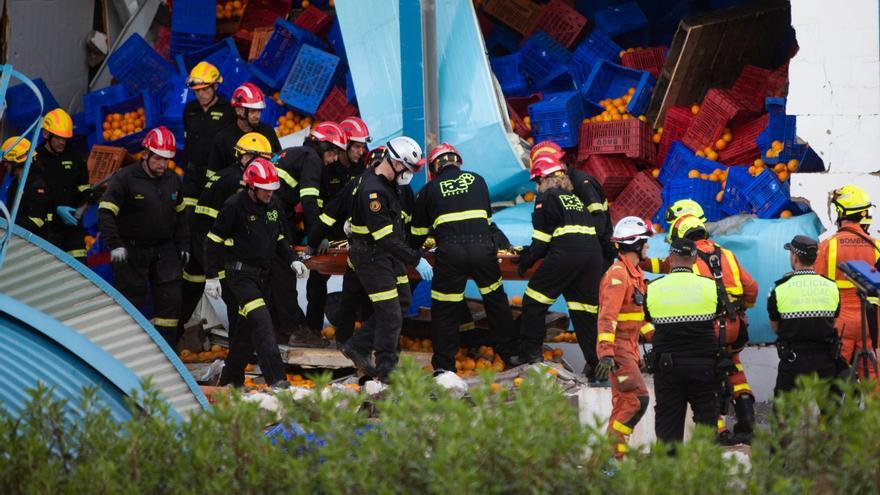 El derrumbe de parte de la nave de Fontestad en la Pobla de Farnals deja una persona desaparecida