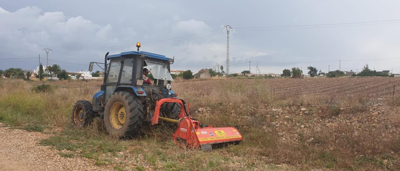 Tras las fuertes lluvias registradas en septiembre, también se han realizado trabajos de movimientos de los sedimentos depositados en el puente de Barbiguera