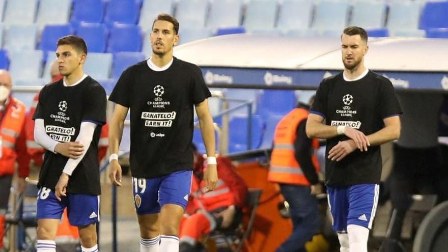 Sanabria, Álex Alegría y Peybernes saltan al campo el pasado viernes antes del partido ante el Sporting.