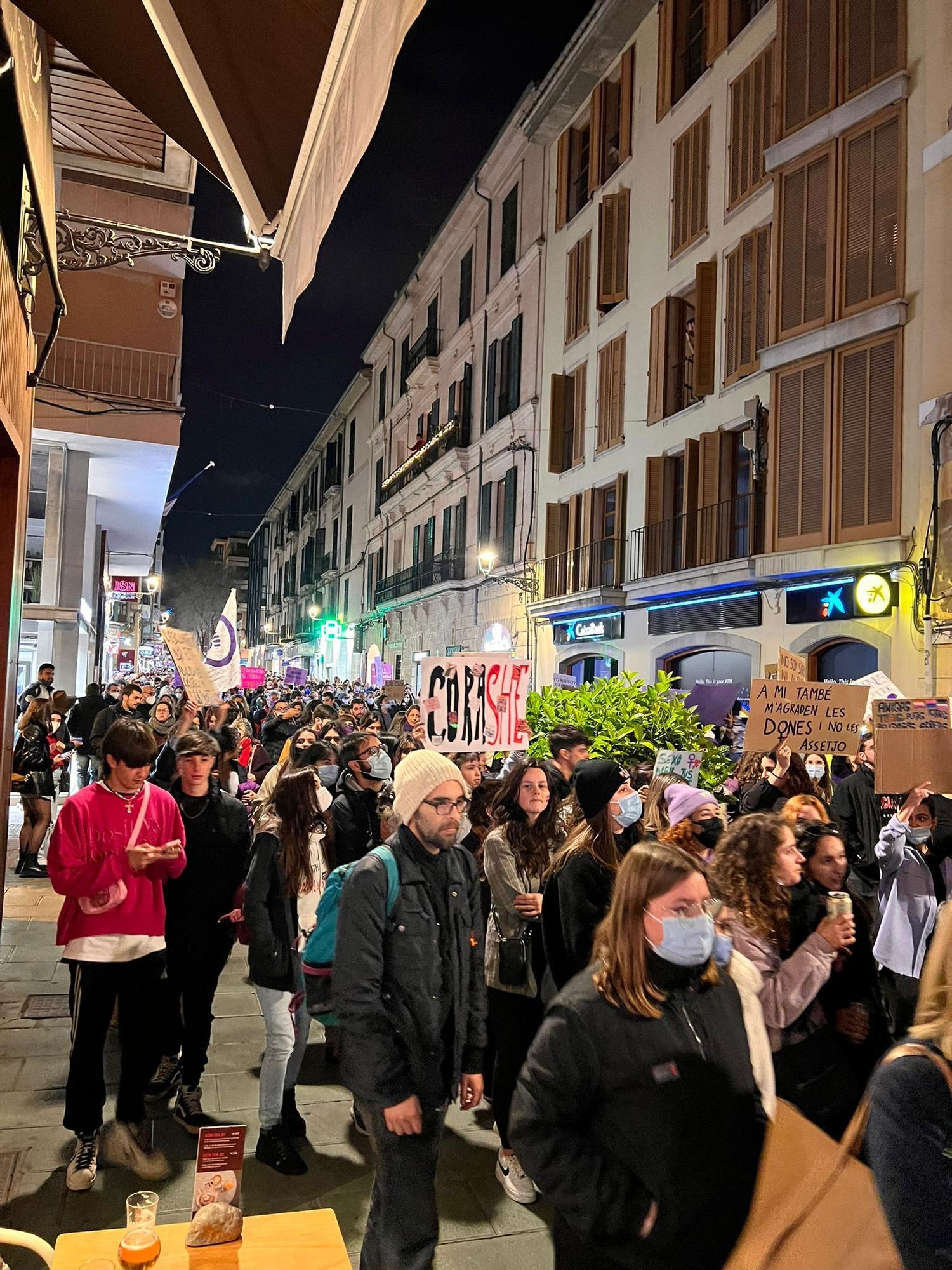 Protestzug im Carrer dels Oms