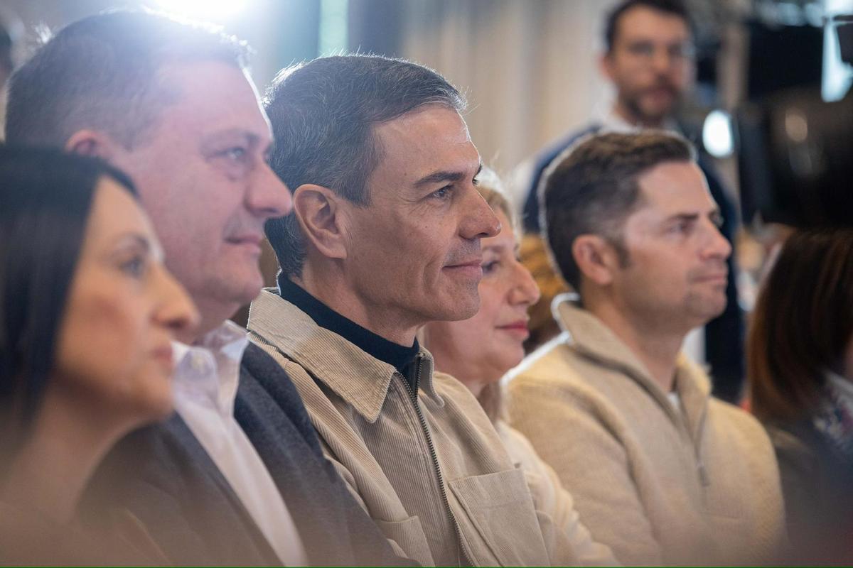 En imágenes I Pedro Sánchez arropa a Pilar Alegría en el mitin de Huesca