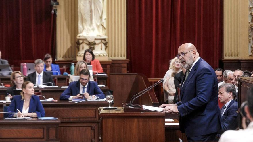 Martínez reivindica ante el Parlament la reforma de la Ley de Capitalidad de Palma: "Se respetará la vivienda protegida"