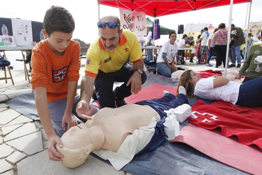 Aprendre com fer la reanimació cardio-pulmonar (RCP) a la platja de Blanes