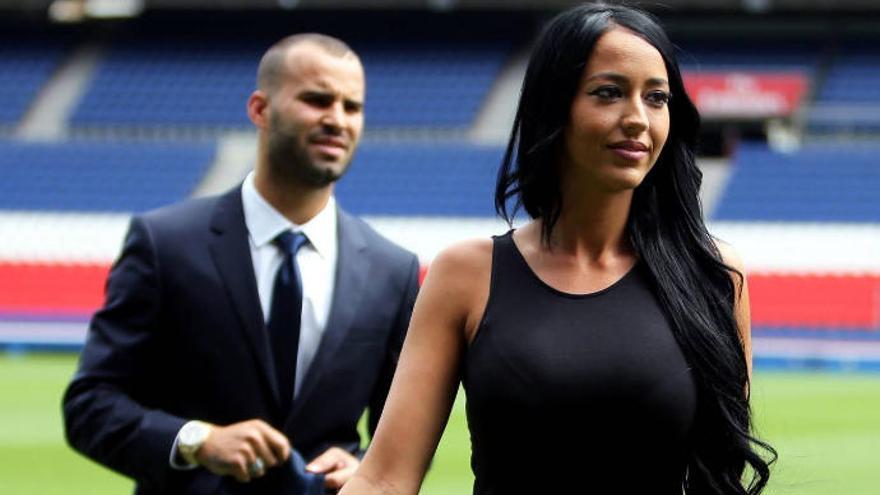 Aurah Ruiz y Jesé Rodríguez en su presentación como jugador del PSG.