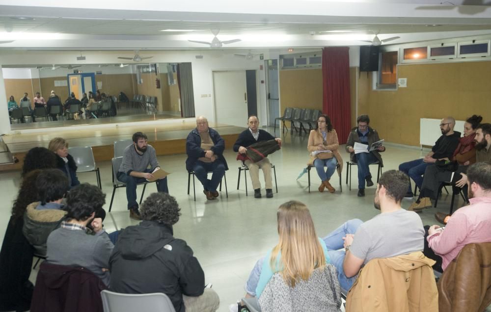 Debate en el centro cívico de Monte Alto