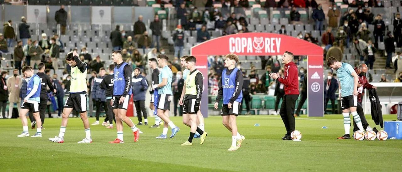 Jugadores del Córdoba en la eliminatoria de Copa del Rey disputada ante el Sevilla en El Arcángel en 2021.