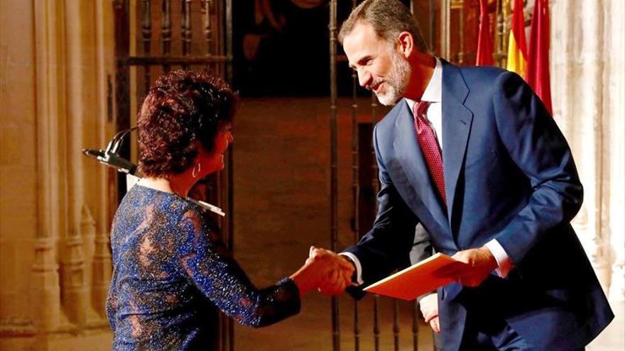 La poeta cordobesa Ángeles Mora recibe el Premio Nacional de Cultura