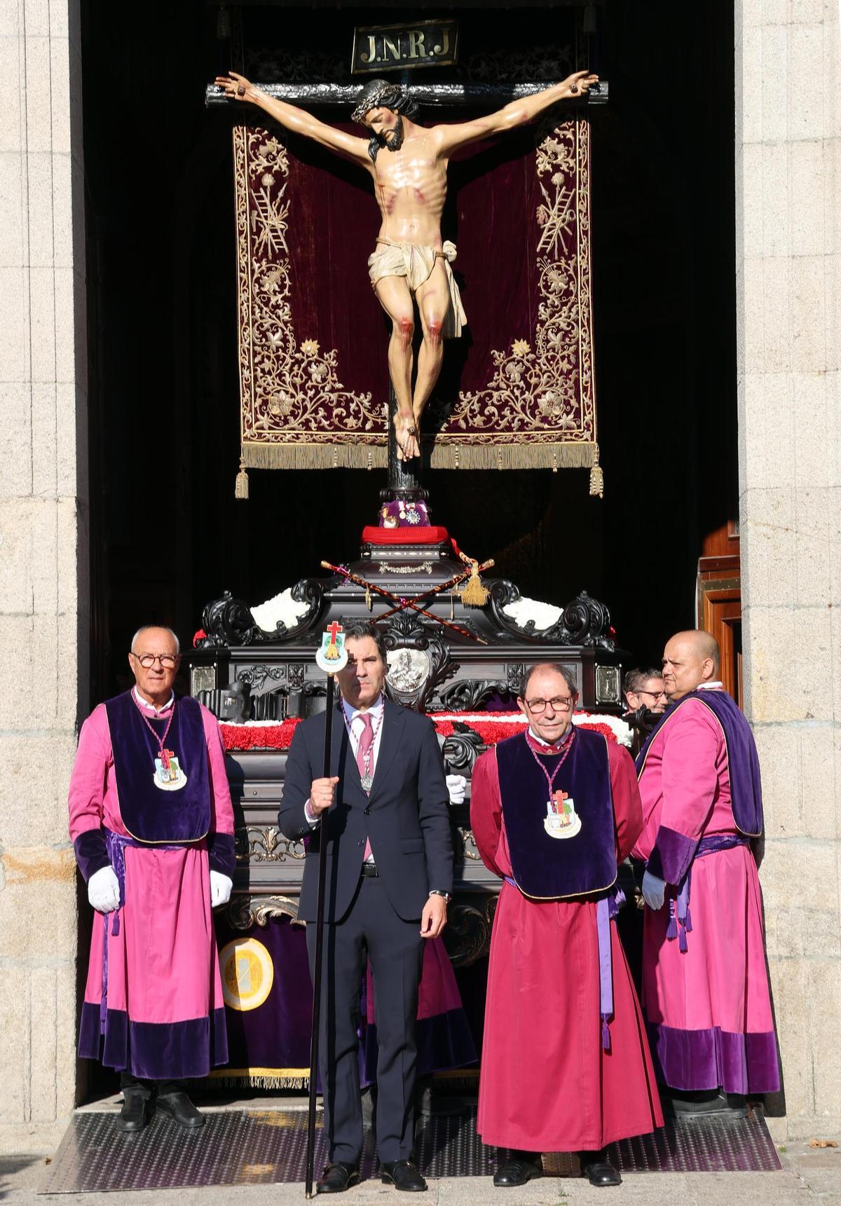 Multitudinaria devoción por el Cristo de la Victoria en Vigo