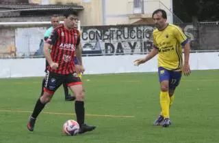 El Lalín araña un trabajado empate ante un Paiosaco que acabó con diez