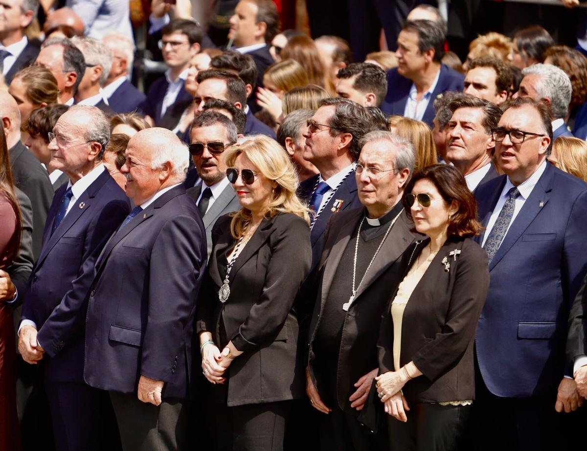 Trasladado del Cristo de la Buena Muerte a hombros de la Legión