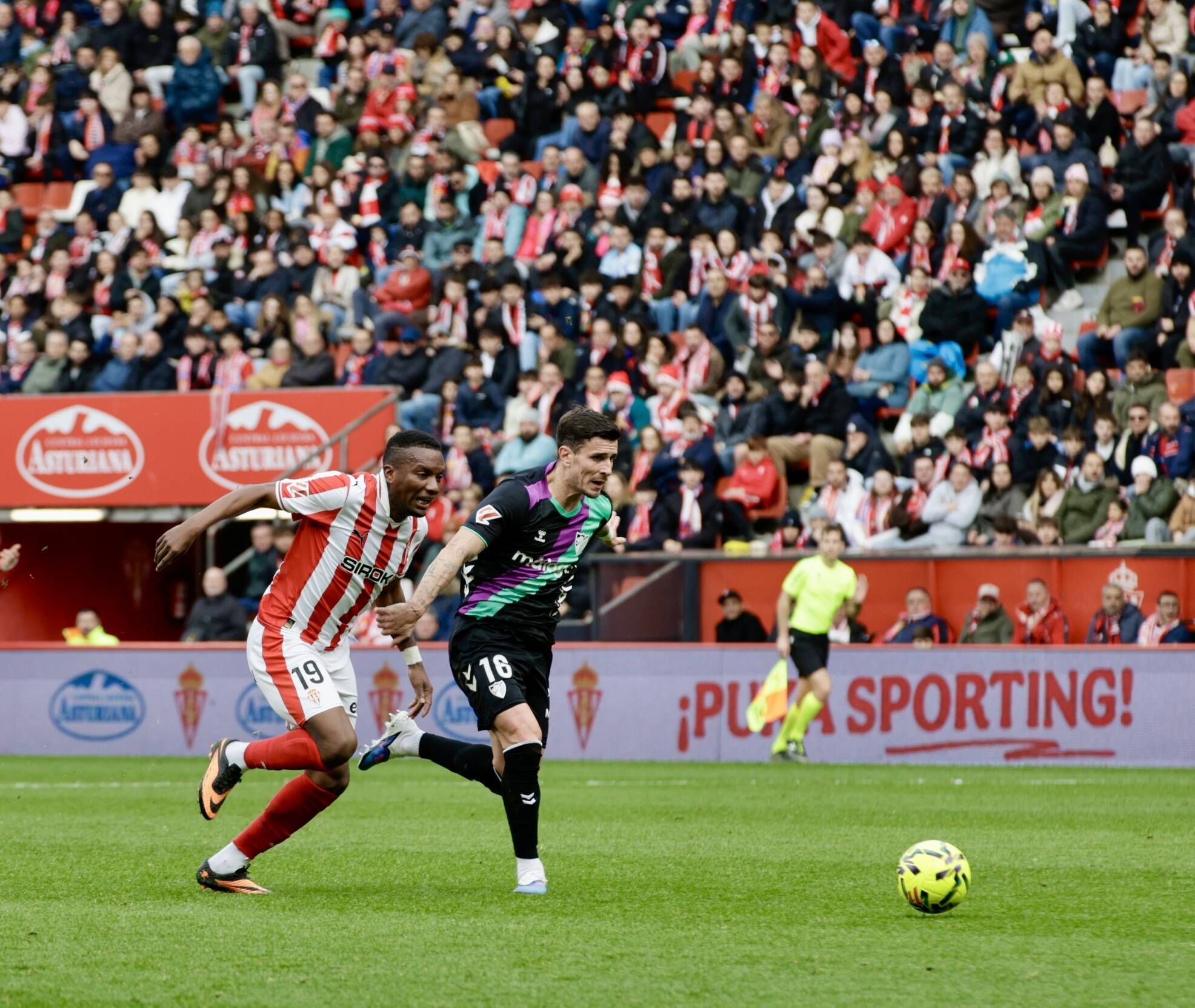 EN IMÁGENES: El partido Sporting- Málaga en el Molinón
