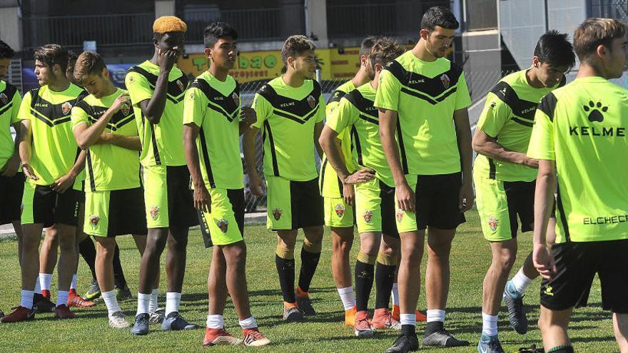 Los jugadores del Ilicitano, durante un entrenamiento