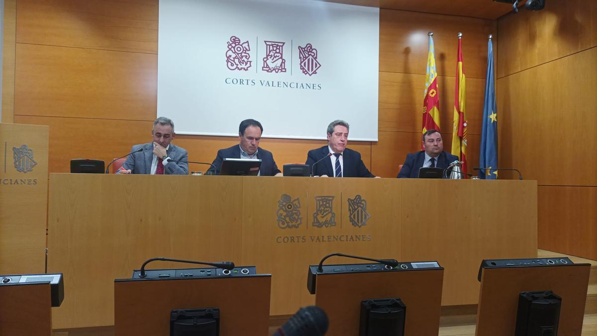Los diputados de PP y Vox presentan cinco leyes de golpe.