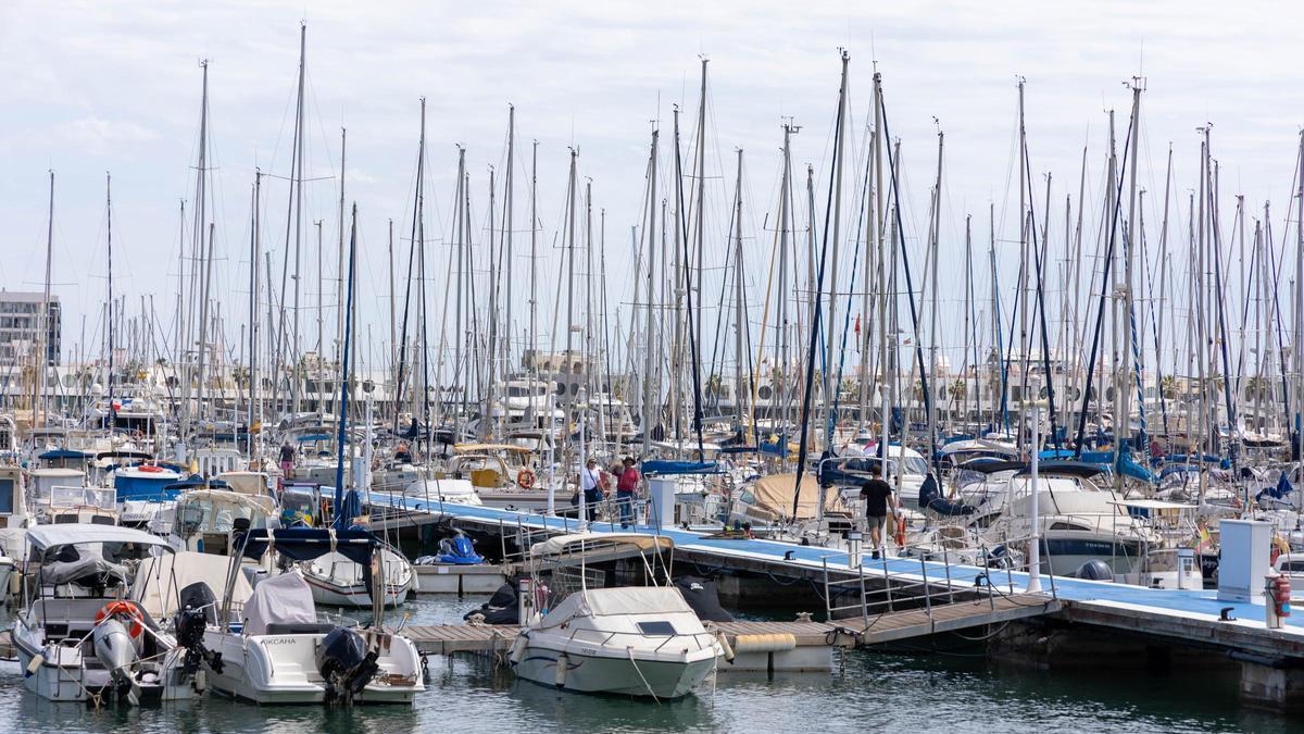 El Real Club de Regatas de Alicante vota por amplía mayoría prorrogar hasta 2039 los amarres históricos