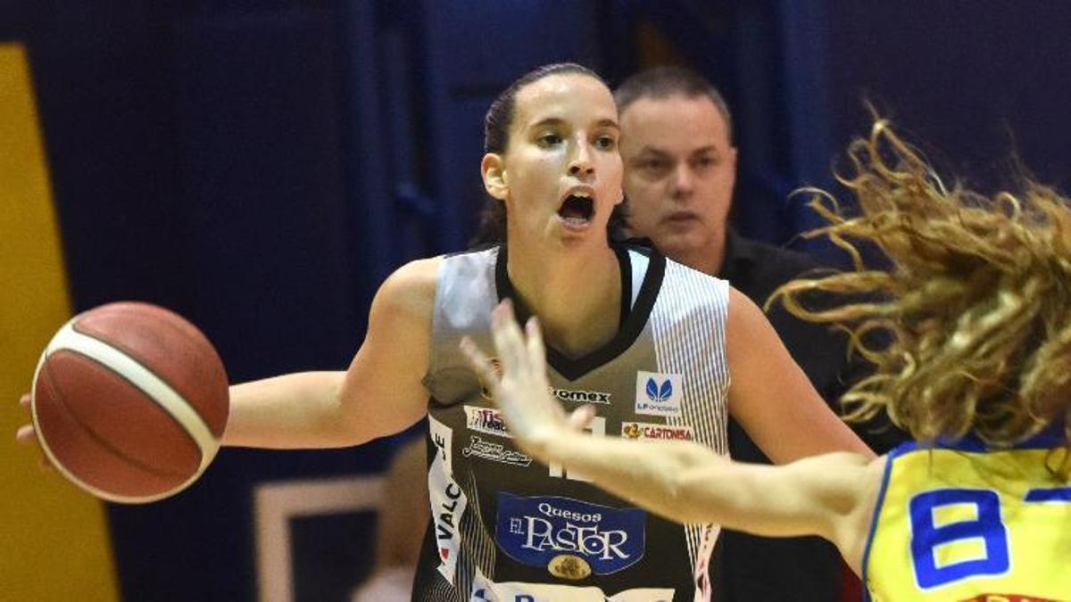 Marta Montoliu, durante un partido de la pasada temporada