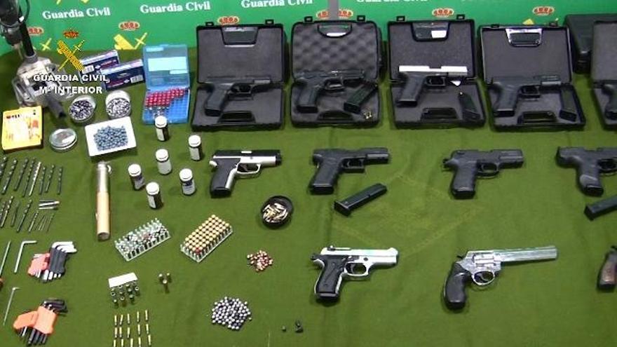 Algunas de las armas incautadas por la Guardia Civil