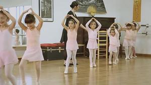 Històries UE. La Núria va crear una escola de dansa amb un microcrèdit avalat per la UE.