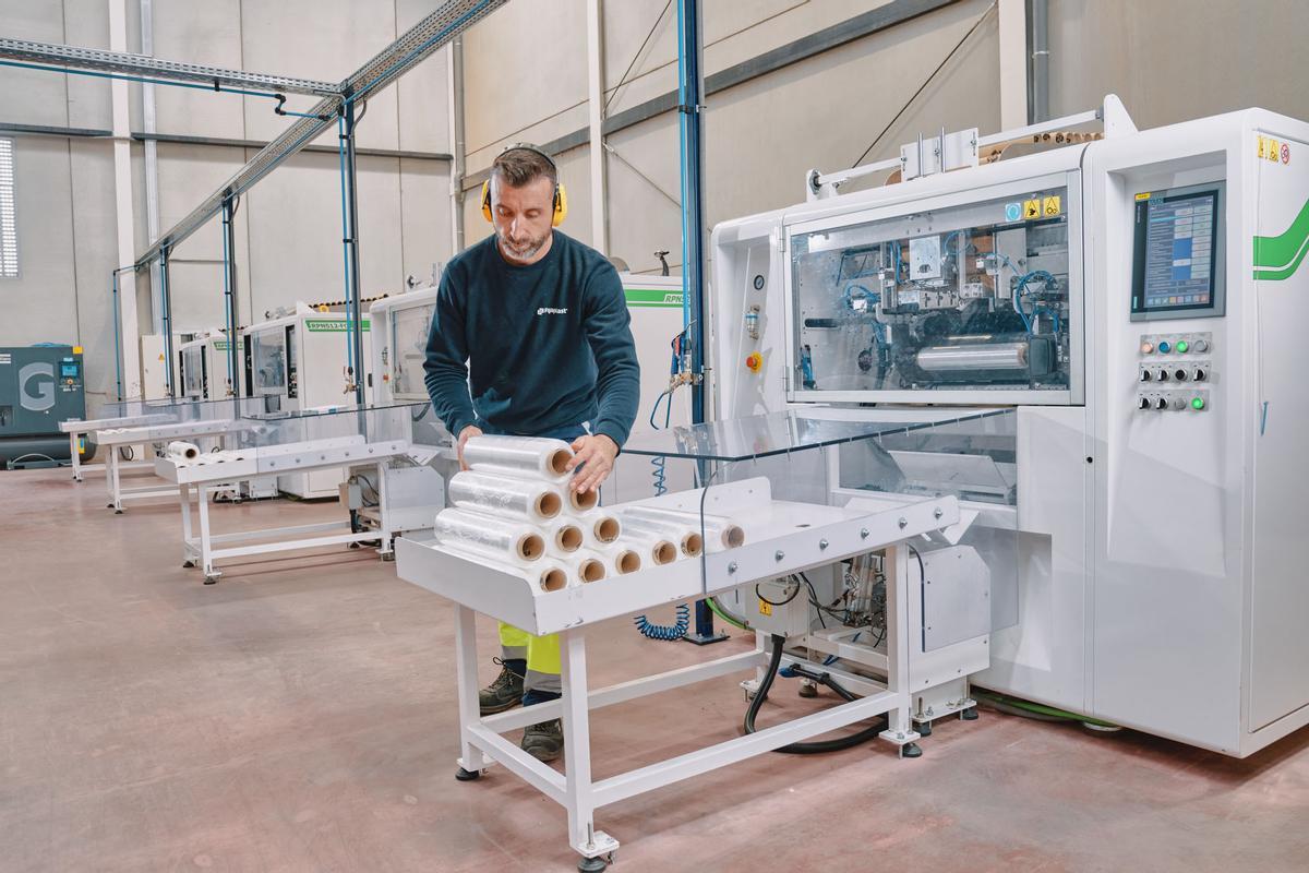 En los últimos cinco años, el número de clientes que confían en Fijaplast ha crecido exponencialmente. Entre su pionero portfolio de productos, destaca el primer centro móvil de estabilidad de cargas.
