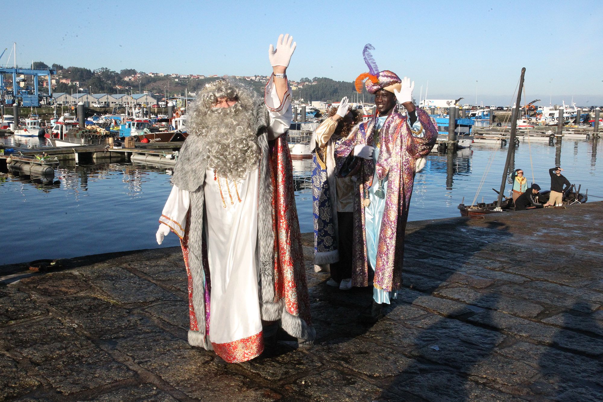 Los Reyes Magos llenan Moaña, Cangas y Bueu de ilusión