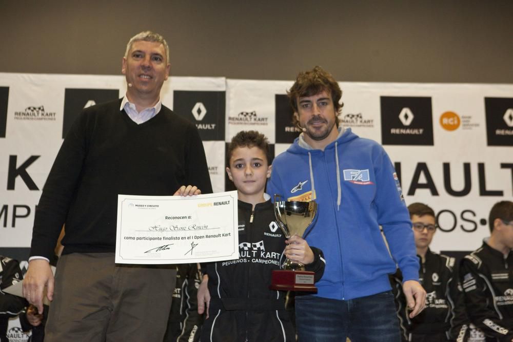 Fernando Alonso entrega los premios Reanult Kart