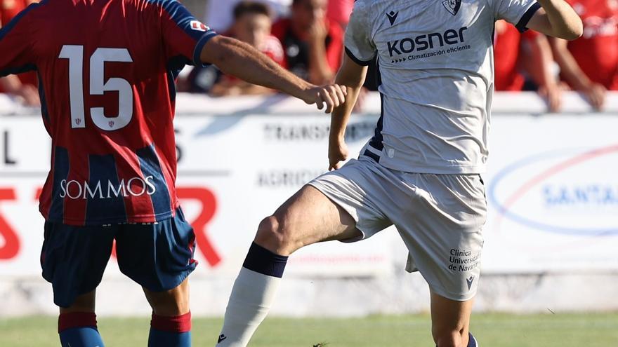 El Huesca empata sin goles, pero planta cara al Osasuna