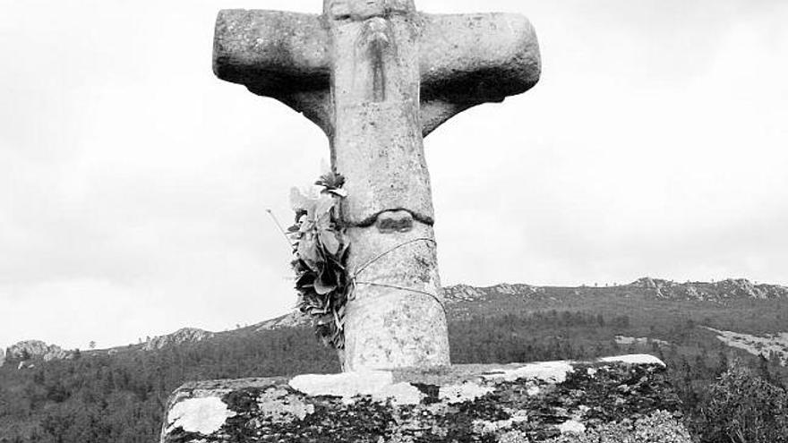 El Cristo de Monaso, que, según la leyenda, fue levantado por un borracho en cumplimiento de una penitencia.