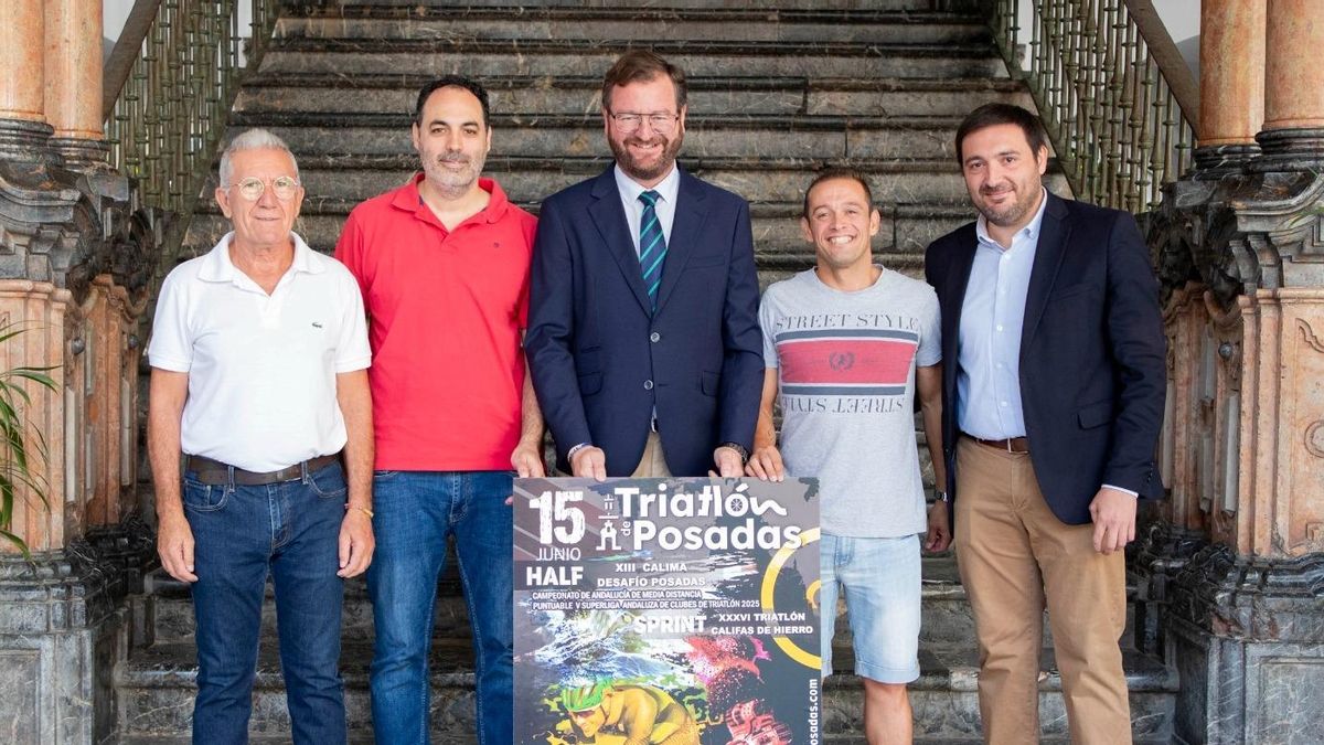 Autoridades asistentes a la presentación del Triatlón de Posadas.
