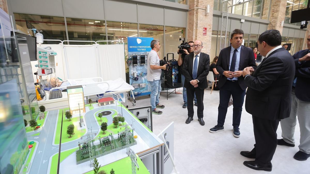 Mazón, durante la visita a S2Grupo