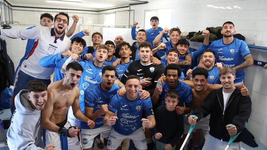 El San Javier vence en Algezares y se destaca en el primer puesto de Preferente